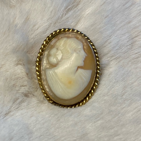Jewelry - Vintage Antique Carved Shell Cameo Brooch Pin 10k GOLD Filled Jeweler tested